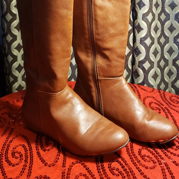 Boots - Picture 2 of 4